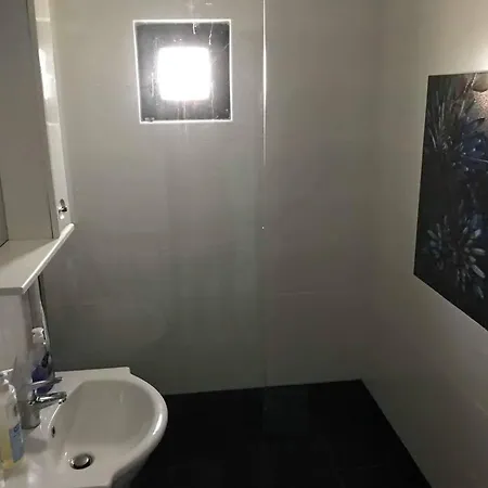 Locatie Buna La 2-3 Min De Plaja *